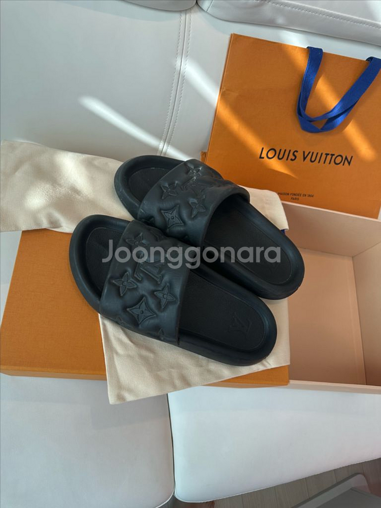 [풀구성/23년도] 8.5 루이비통 워터프론트 뮬--1