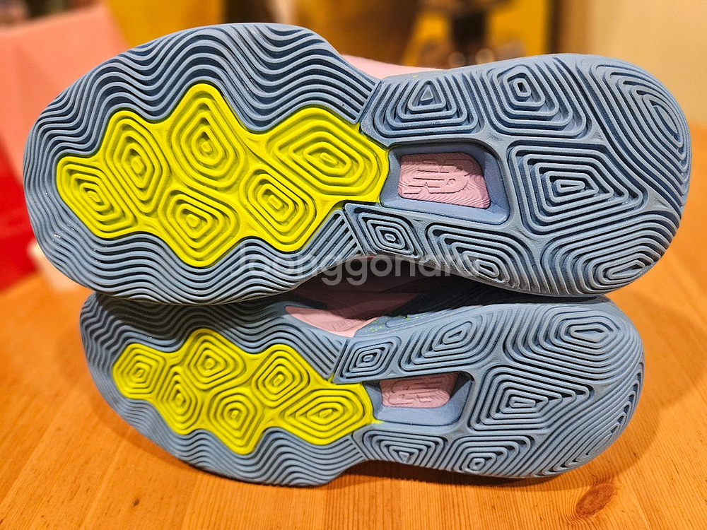 농구화 뉴발란스 투웨이 275 중고팝니다.--3