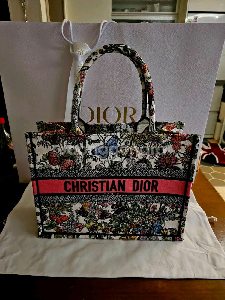 크리스챤 디올 북토트백(정품)--0