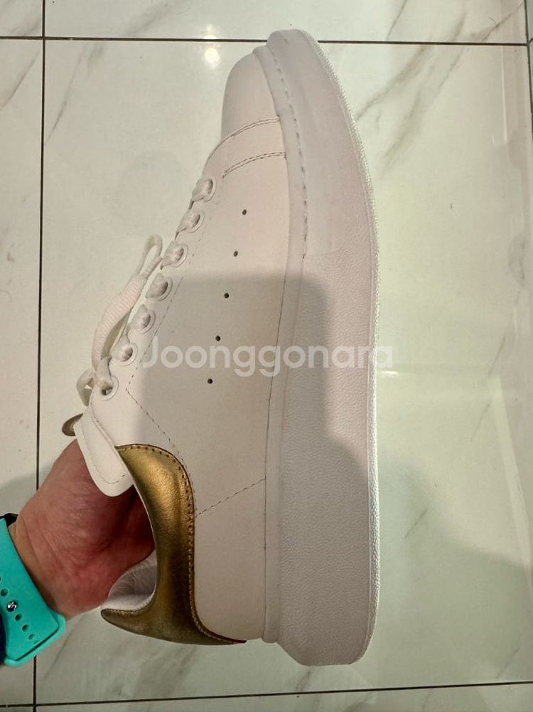 알렉산더 맥퀸 오버솔 스니커즈 260mm 화이트/골드--1