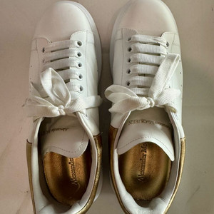 알렉산더 맥퀸 오버솔 스니커즈 260mm 화이트/골드