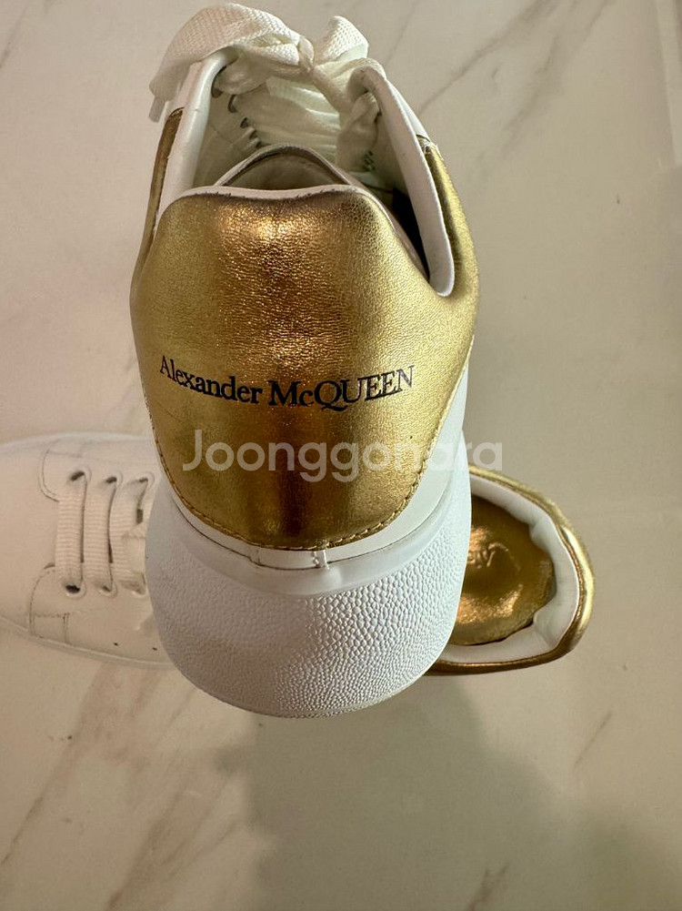 알렉산더 맥퀸 오버솔 스니커즈 260mm 화이트/골드--2