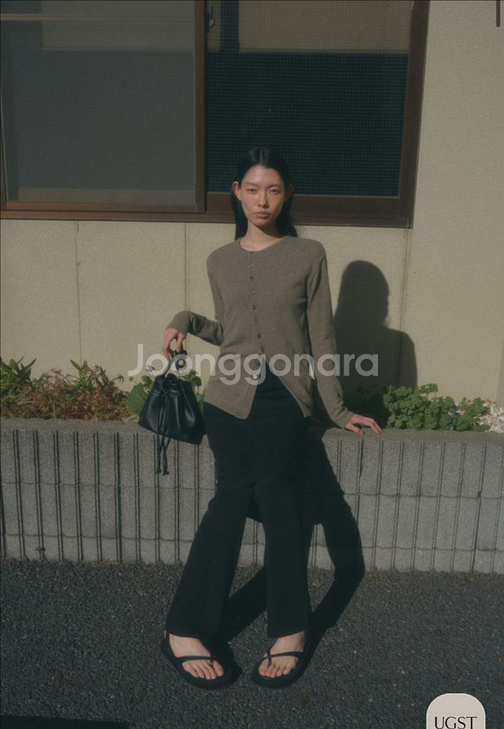 어그스트 언발란스 버튼 가디건 라이트카키 새상품--2