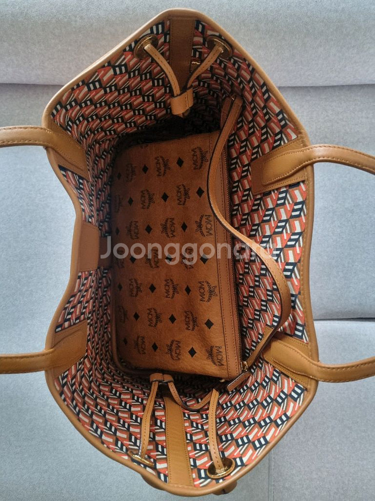 MCM리버서블 비세토스 쇼퍼백+파우치--0