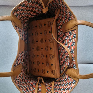 MCM리버서블 비세토스 쇼퍼백+파우치