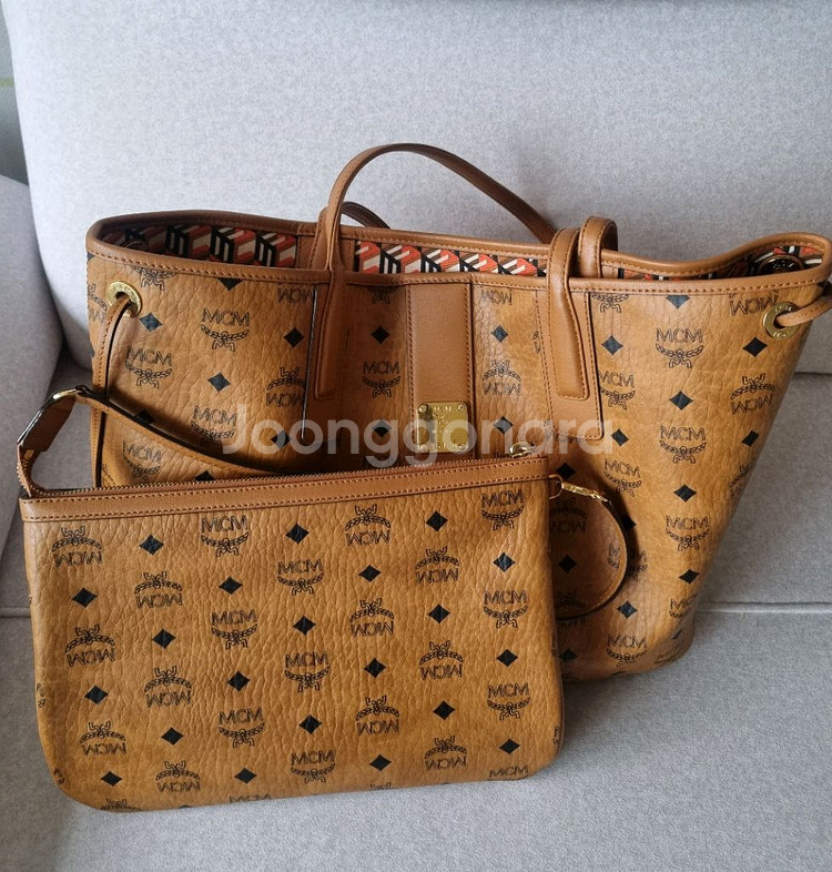 MCM리버서블 비세토스 쇼퍼백+파우치--1