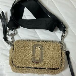 마크제이콥스 스냅샷 테디 크로스백 카메라백