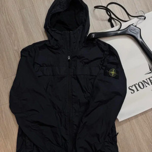 [24ss]스톤아일랜드 크링클랩스 바람막이