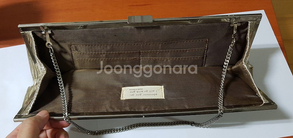 ** 빈티지 골드 색상 클러치 **--1