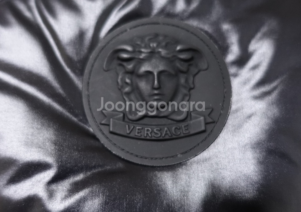 베르사체 블랙 구스다운 라이더 패딩--3