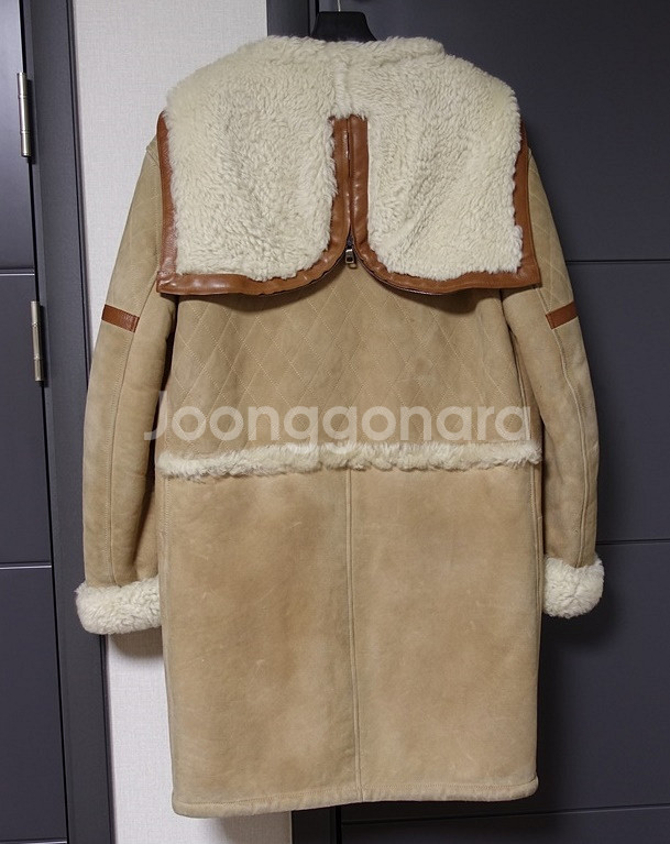 페라가모 카멜 스웨이드 양털 무스탕 코트--3
