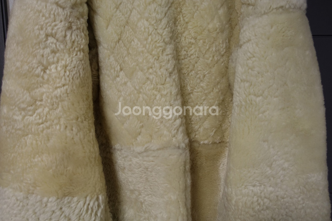 페라가모 카멜 스웨이드 양털 무스탕 코트--6