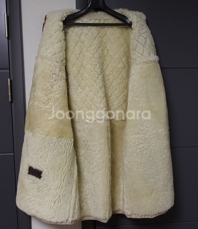 페라가모 카멜 스웨이드 양털 무스탕 코트--5