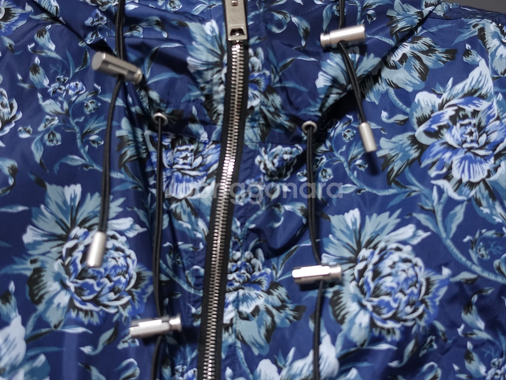 버버리 프로섬 블루 플로럴 윈드브레이커 새상품--1