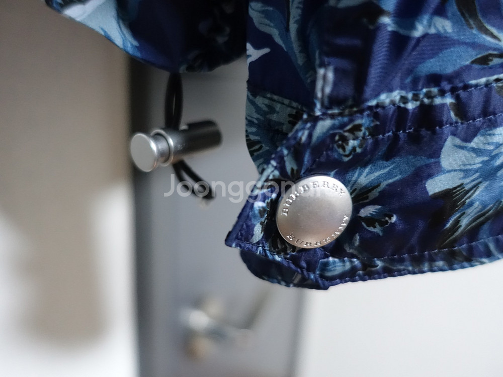 버버리 프로섬 블루 플로럴 윈드브레이커 새상품--2