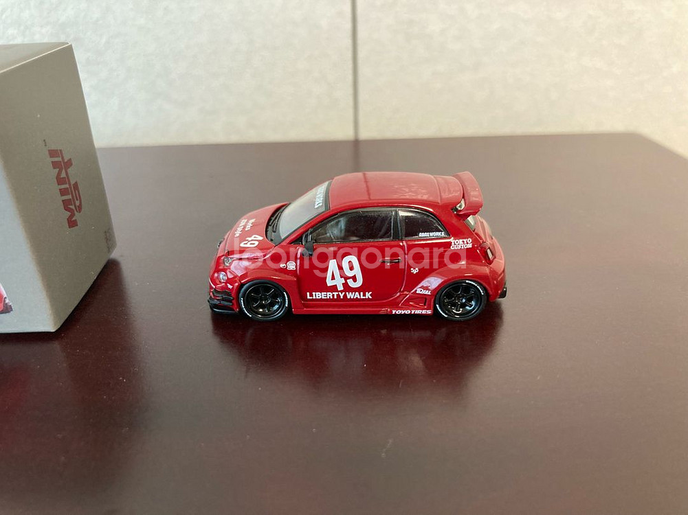 1:64 minigt 963 Fiat Abarth--2