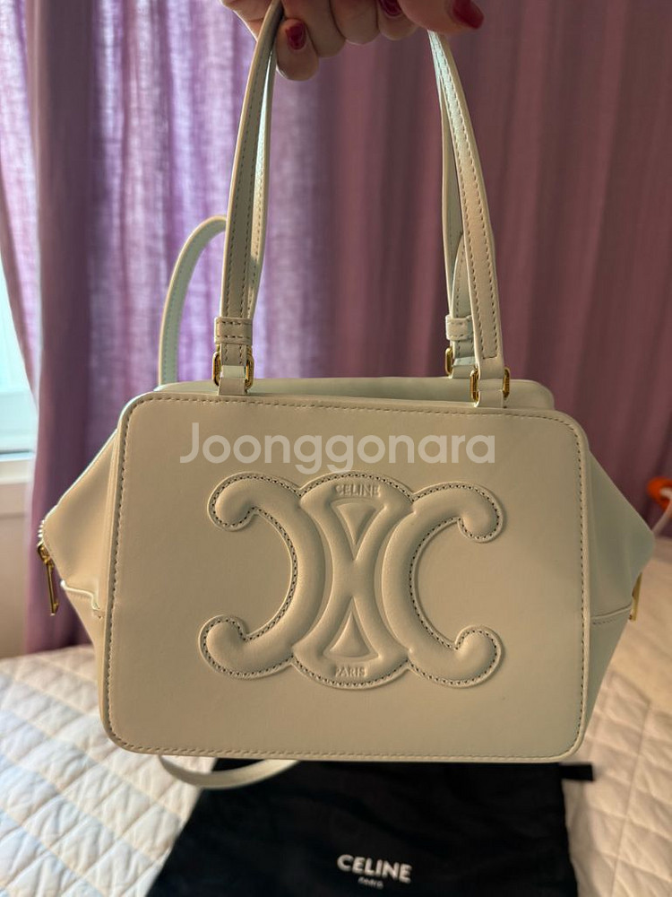 셀린느 폴드형 큐브백 화이트--1