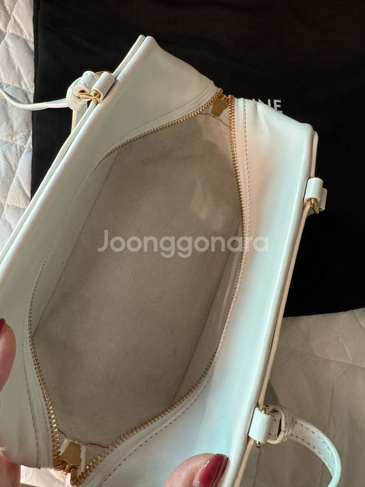 셀린느 폴드형 큐브백 화이트--4