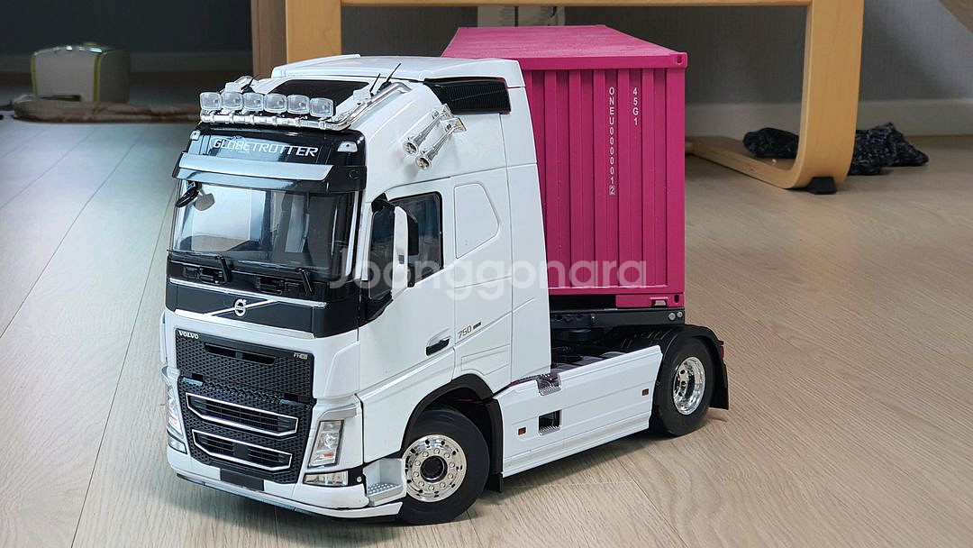 1:18 다이캐스트 볼보 컨테이너 트럭모형 팝니다--1