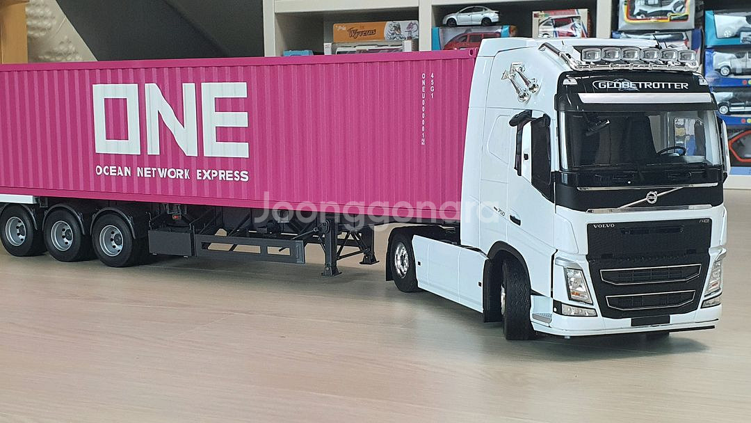 1:18 다이캐스트 볼보 컨테이너 트럭모형 팝니다--2