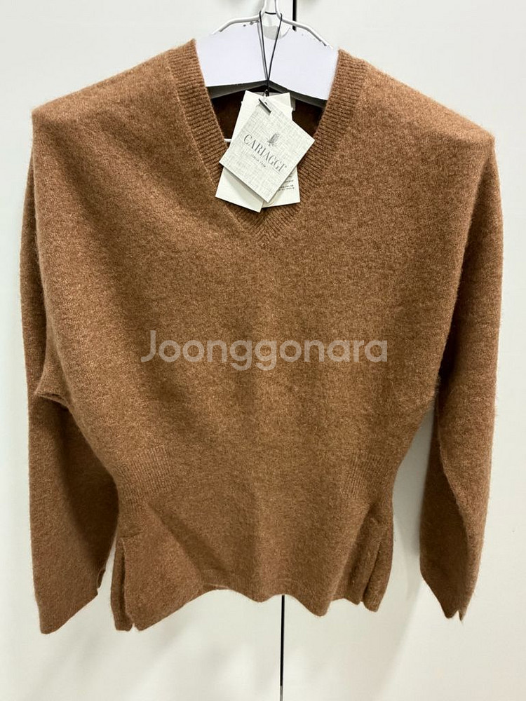 더캐시미어 슬릿 브이넥 니트--3