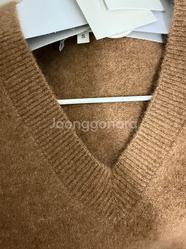 더캐시미어 슬릿 브이넥 니트--5