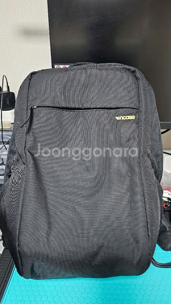 인케이스 아이콘 슬림 가방 팝니다 (택배비포함)--0