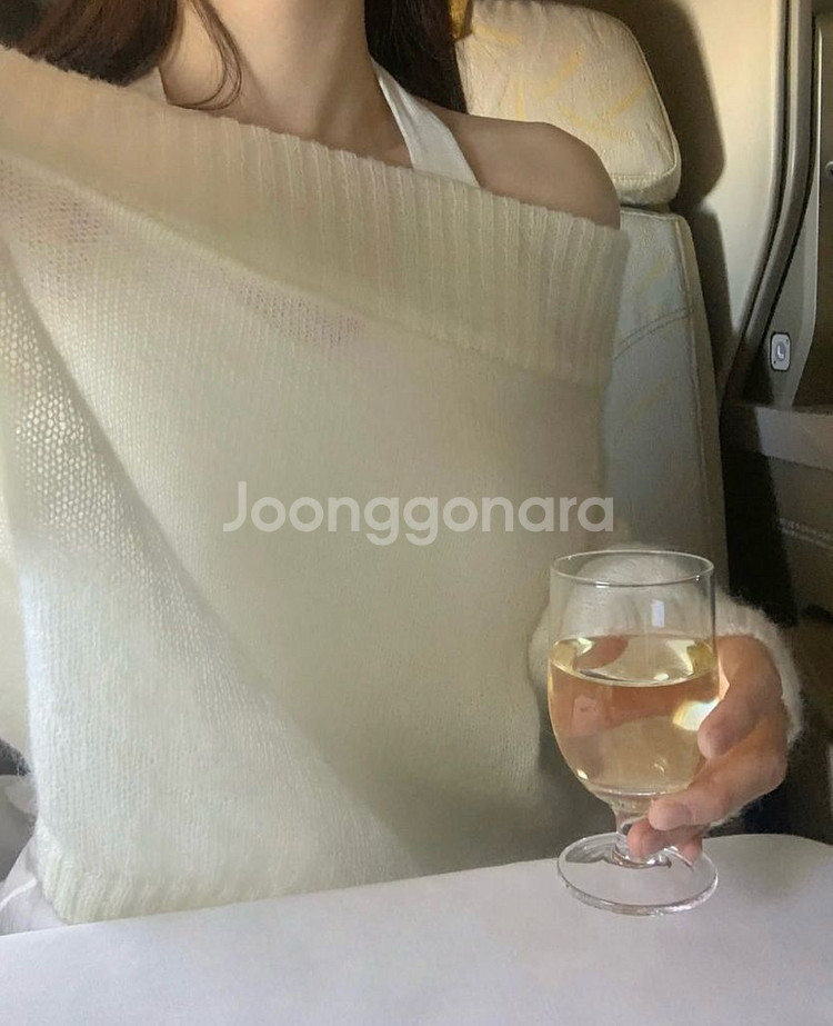 르베인 리프 오프숄더 니트 아이보이 새제품--1