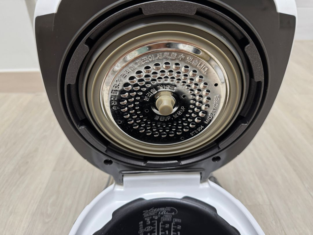 쿠쿠 3인용 압력 밥솥 (HQB0310FS)--1