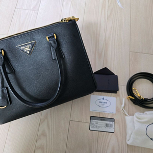 프라다 사피아노 갤러리아 스몰