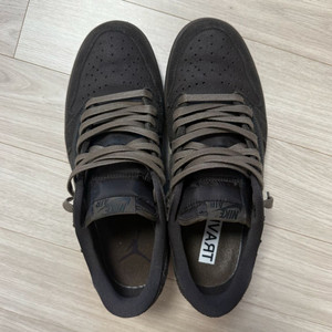 Jordan 1 x Travis Scott Retro