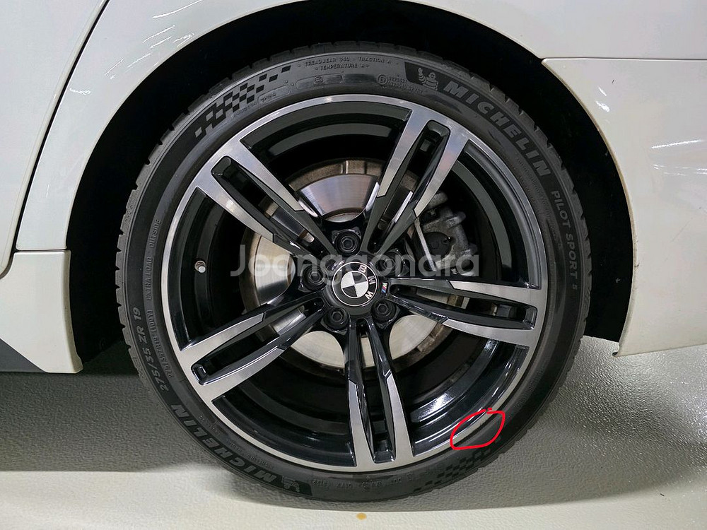 BMW F10 장착중 437M 순정휠+PS5 타이어--1