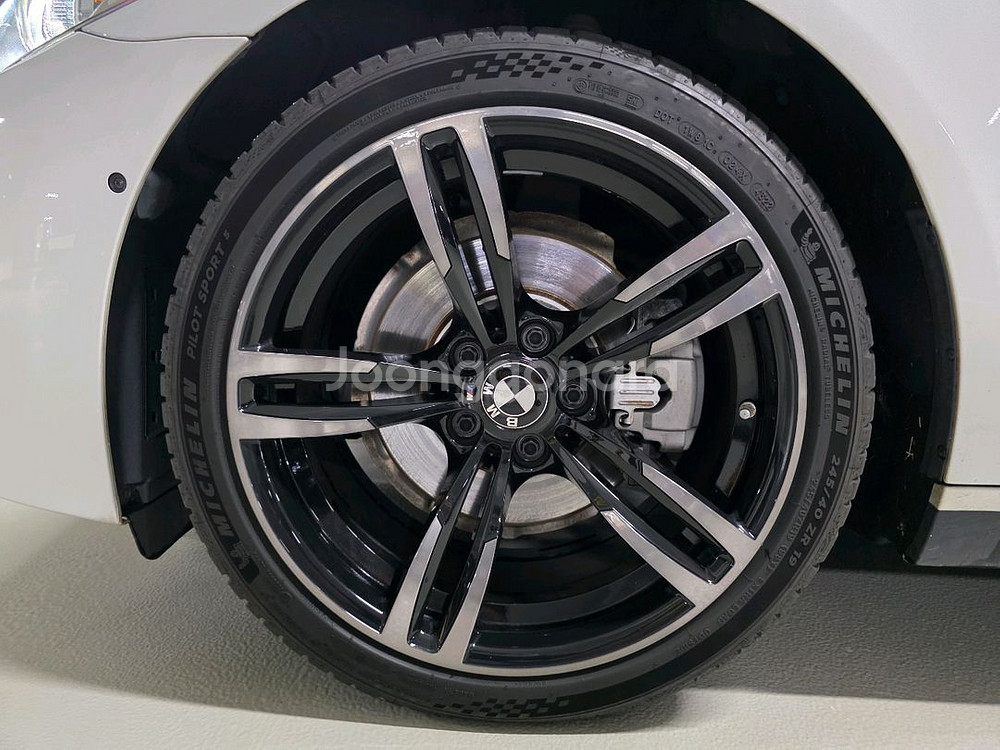 BMW F10 장착중 437M 순정휠+PS5 타이어--0