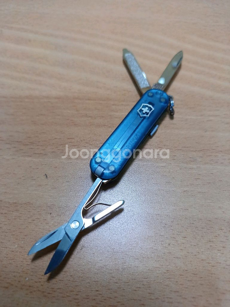 빅토리녹스(SAK) 키체인 멀티툴 시그니처 투명블루--2