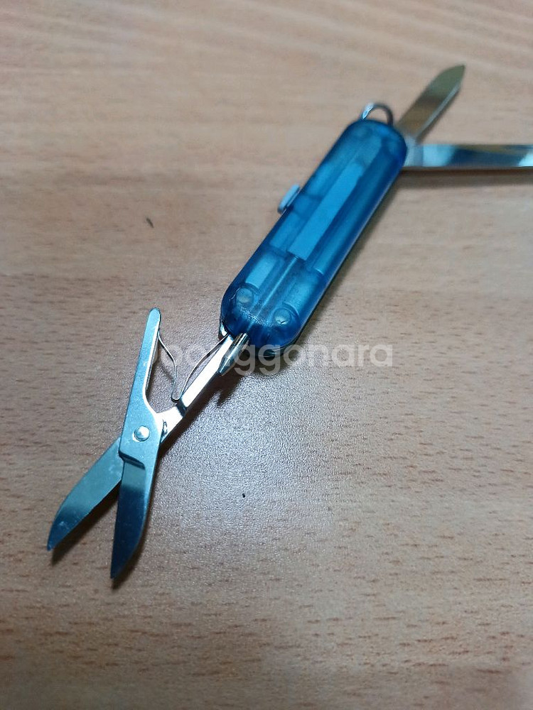 빅토리녹스(SAK) 키체인 멀티툴 시그니처 투명블루--4