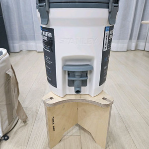 스탠리 워터저그 3.8L 흰색 +커버 +받침대 입니다