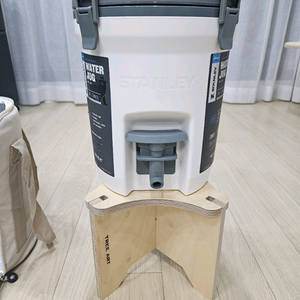 스탠리 워터저그 3.8L 흰색 +커버 +받침대 입니다