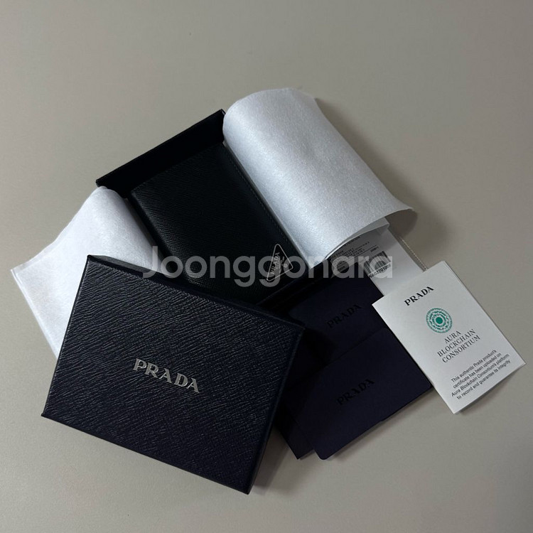 [OS/당일출고]프라다 삼각로고 사피아노 카드지갑--1