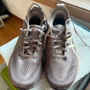 아식스 젤카야노 31 LUXE 남자 265사이즈