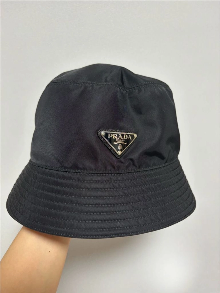프라다 리나일론 버킷햇 이미지