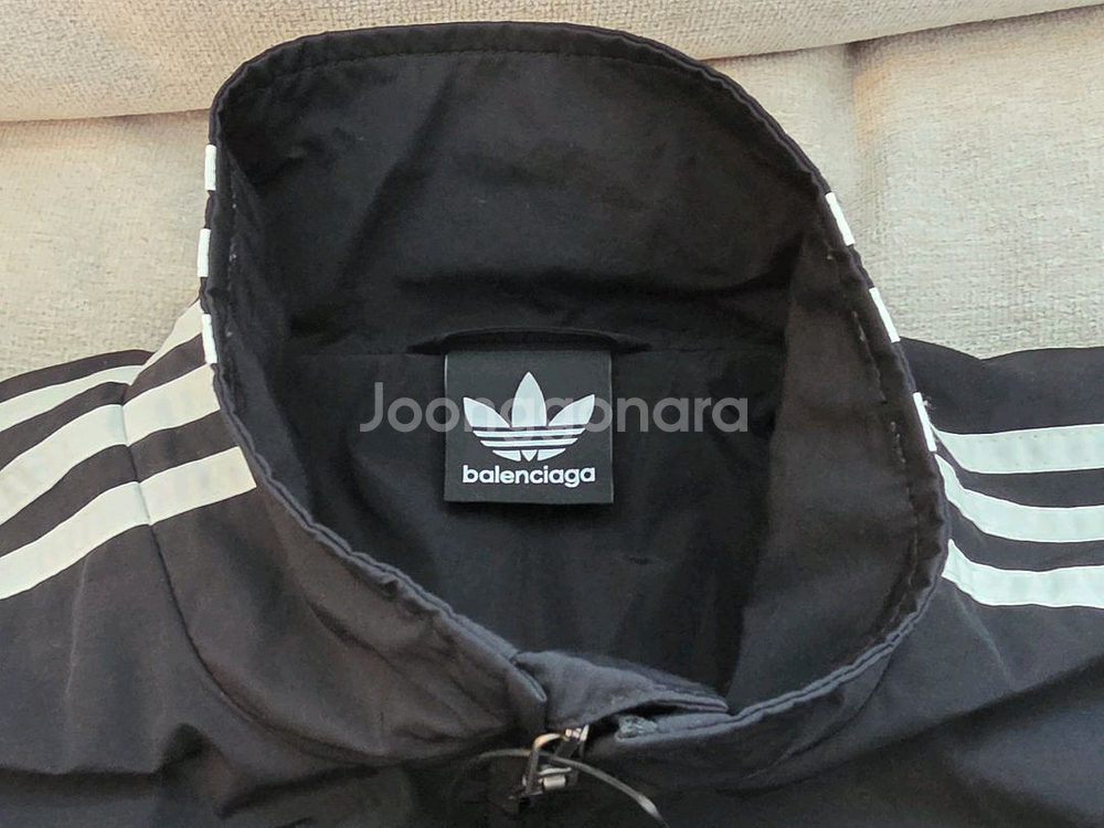 [판매완료] 발렌시아가 아디다스 트랙 자켓--2