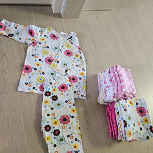 쌍둥이 여아 7부 내의