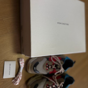 발렌시아가 트리플에스(트리플S)