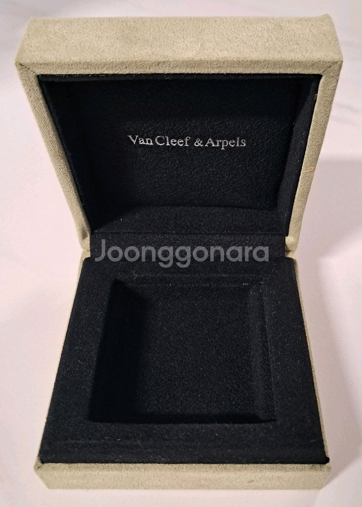 반클리프 목걸이케이스 쇼핑백 팝니다(속쿠션 겉박스분실)--1