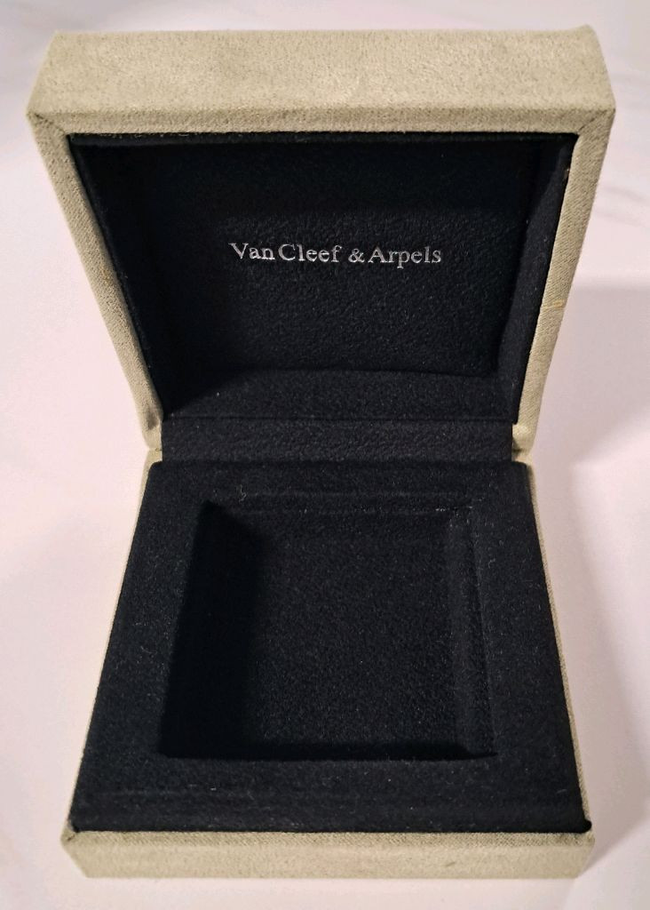 반클리프 목걸이케이스 쇼핑백 팝니다(속쿠션 겉박스분실) 이미지