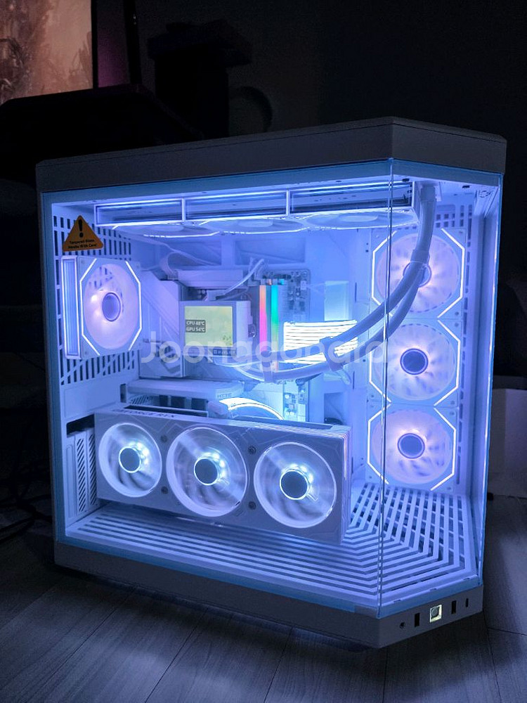 라이젠9 9900X3D RTX5090 화이트마스터--1