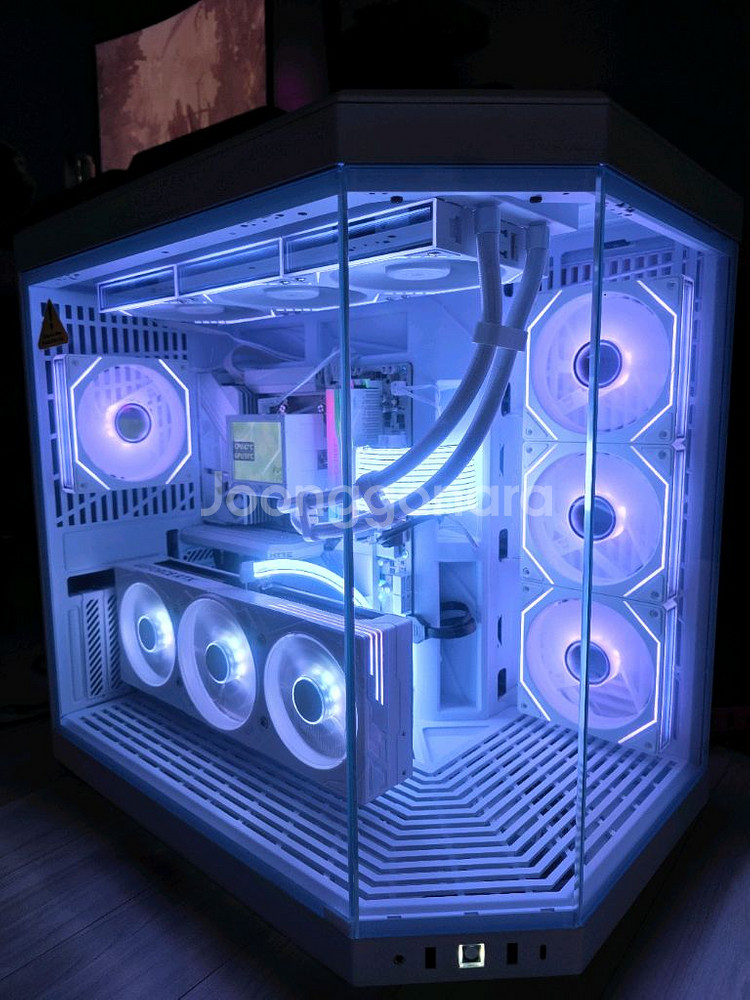 라이젠9 9900X3D RTX5090 화이트마스터--0