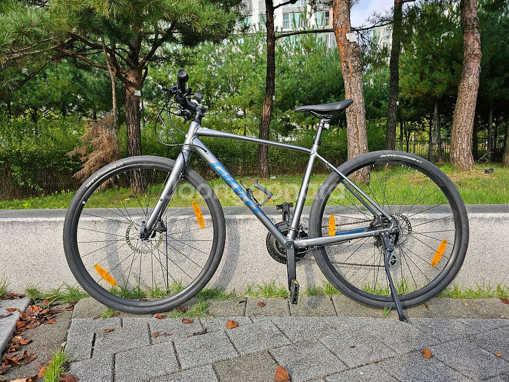 2022 자이언트 에스케이프2 하이브리드 자전거 팝니다--0