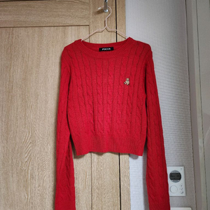 빨간색 레드 꽈배기 니트티