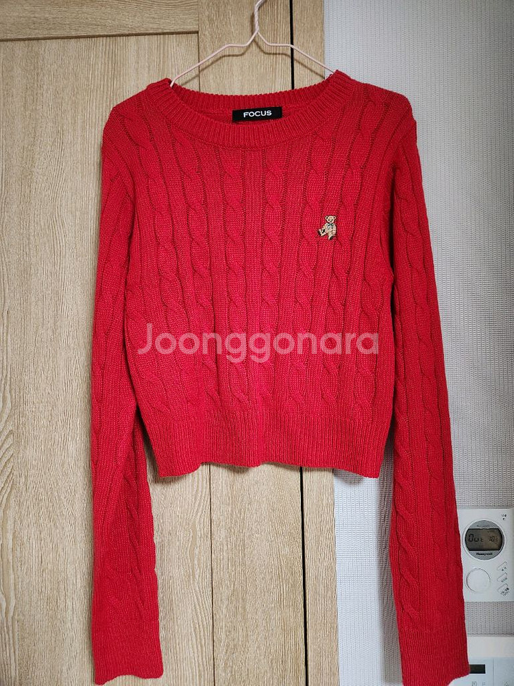 빨간색 레드 꽈배기 니트티--1